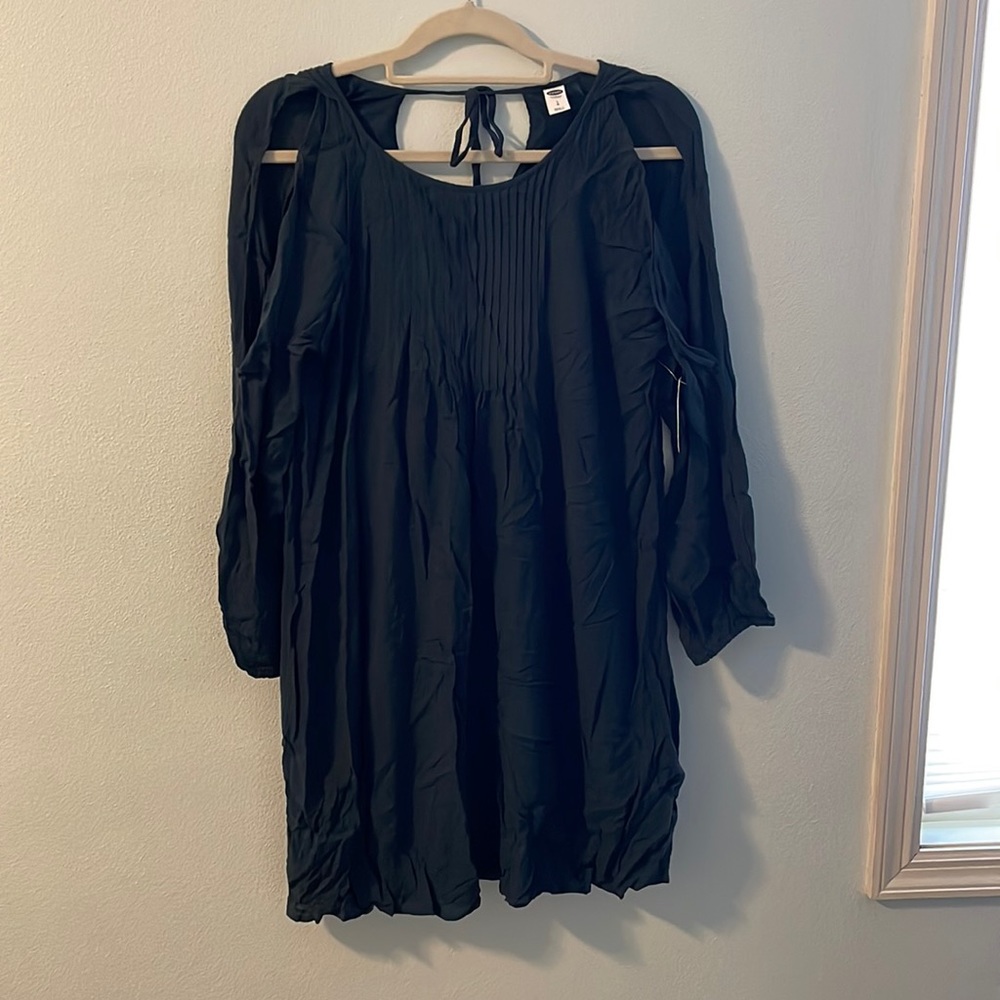 NWT ✨🏷️ Cold Shoulder Dress